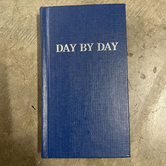 DAY BY DAY By Hazelden - Hardcover 1982 AA Recovery one day at a time - Picture 1 of 6
